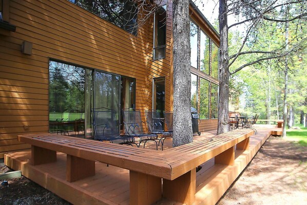 House, Multiple Beds (Redcedar 17) | Balcony