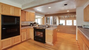 Private kitchen - Grouse 06 (Bend)