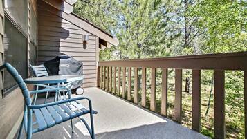 Kondominium, 1 Tempat Tidur King (Ridge Condo 42) | Balkon