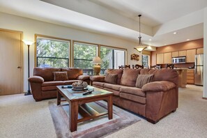 Apartment, 1 King-Bett (Ridge Condo 42) | Wohnzimmer