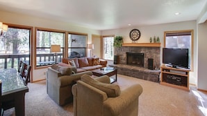 Condo, 1 King Bed (Ridge Condo 39) | Living room - Ridge Condo 39 (Bend)