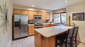Condo, 1 King Bed (Ridge Condo 39) | Private kitchen - Ridge Condo 39 (Bend)