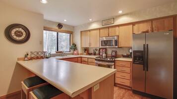 Condo, 1 King Bed (Ridge Condo 33) | Private kitchen