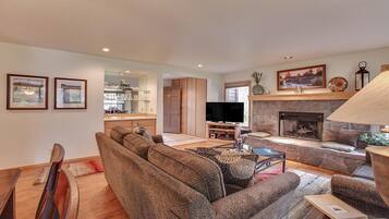 Condo, 1 Katil Raja (King) (Ridge Condo 33) | Ruang tamu