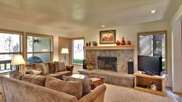 Condo, 1 King Bed (Ridge Condo 29) | Living room