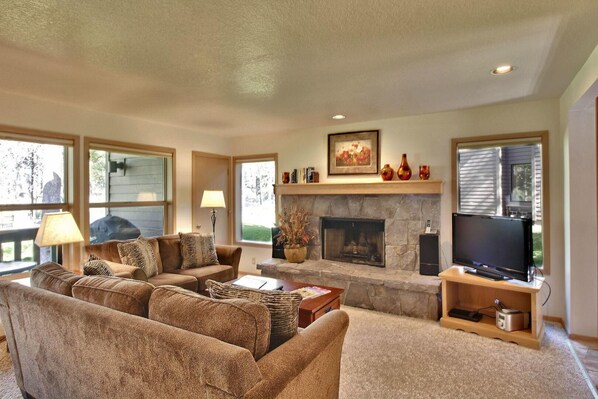 Condo, 1 King Bed (Ridge Condo 29) | Living room