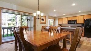 Condo, 1 King Bed (Ridge Condo 23) | Private kitchen - Ridge Condo 23 (Bend)