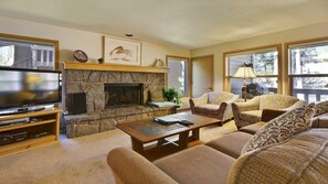 Condo, 1 King Bed (Ridge Condo 23) | Living room