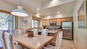 Condo, 1 King Bed (Ridge Condo 20) | Dining - Ridge Condo 20 (Bend)