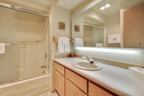 Apartment, 1 King-Bett (Ridge Condo 20) | Badezimmer