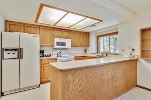 Condo, Multiple Beds (zRidge Condo 12) | Private kitchen