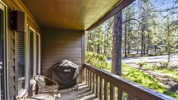 Kondominium, 1 Tempat Tidur King (Ridge Condo 09) | Balkon