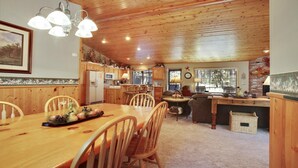 Unclassified image, 3 of 42, button - Modoc 05 (Bend)