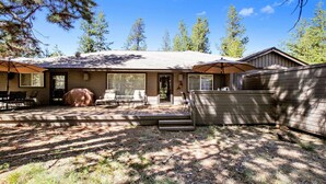 Unclassified image, 4 of 42, button - Modoc 05 (Bend)