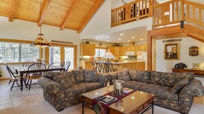 Talo, useita sänkyjä (Big Sky 2) | Oleskelualue