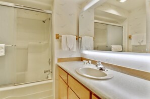 Condo, 1 Katil Raja (King) (Ridge Condo 04) | Bilik Mandi