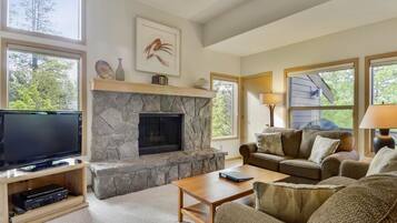 Condo, 1 King Bed (Ridge Condo 04) | Living room