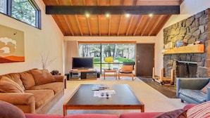 Condo, Multiple Beds (Meadow House 21) | Living room - Meadow House 21 (Bend)