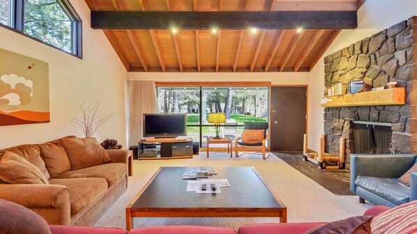 Condo, Multiple Beds (Meadow House 21) | Living room