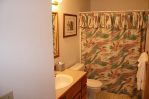 Condo, Multiple Beds (Fairway Village 32) | Bathroom - Fairway Village 32 (Bend)