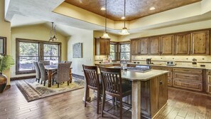 House, Multiple Beds (Dancing Rock Loop 56821 (Caldera Spri) | Private kitchen