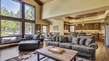 House, Multiple Beds (Dancing Rock Loop 56821 (Caldera Spri) | Living room