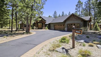 Rumah, Beberapa Tempat Tidur (Dancing Rock Loop 56821 (Caldera Spri) | Eksterior