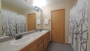Condo, Multiple Beds (Skyline Condo 02) | Bathroom - Skyline Condo 02 (Bend)