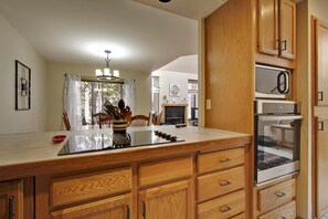 Huoneisto, useita sänkyjä (Skyline Condo 02) | Yksityinen keittiö