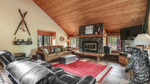 House, Multiple Beds (Flat Top 03) | Living room - Flat Top 03 (Bend)