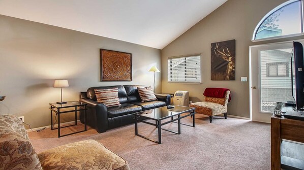 Condo, 1 Queen Bed (Powder Village E2) | Living room