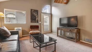 Condo, 1 Queen Bed (Powder Village E2) | Living room