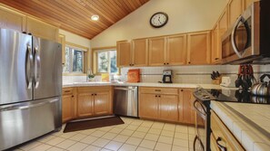 House, Multiple Beds (East Butte 20) | Private kitchen