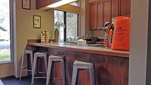 Casa, varias camas (Lost Lane 12) | Cocina privada | Refrigerador, microondas, parrilla de estufa y lavavajillas 