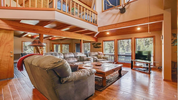 House, Multiple Beds (Big River Hideaway) | Living room - Big River Hideaway (Bend)