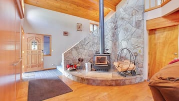 House, Multiple Beds (Big River Hideaway) | Interior