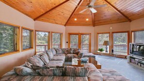 House, Multiple Beds (Big River Hideaway) | Living room - Big River Hideaway (Bend)