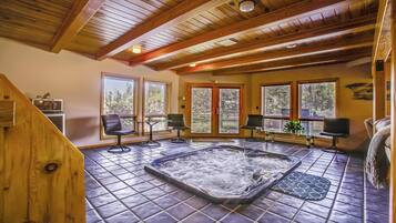 House, Multiple Beds (Big River Hideaway) | Interior