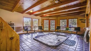 Casa, varias camas (Big River Hideaway) | Interior