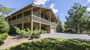 Talo, useita sänkyjä (Hoodoo 07) | Ulkopuoli