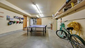 House, Multiple Beds (Hoodoo 07) | Games room