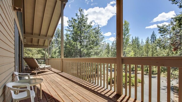 House, Multiple Beds (Hoodoo 07) | Balcony - Hoodoo 07 (Bend)