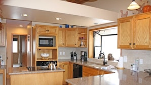 House, Multiple Beds (Hoodoo 07) | Private kitchen - Hoodoo 07 (Bend)