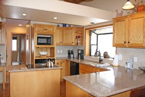 House, Multiple Beds (Hoodoo 07) | Private kitchen - Hoodoo 07 (Bend)