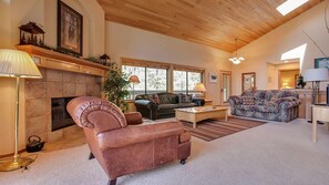 House, Multiple Beds (Hoodoo 07) | Living area