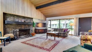 Unclassified image, 4 of 20, button - Meadow House 24 (Bend)