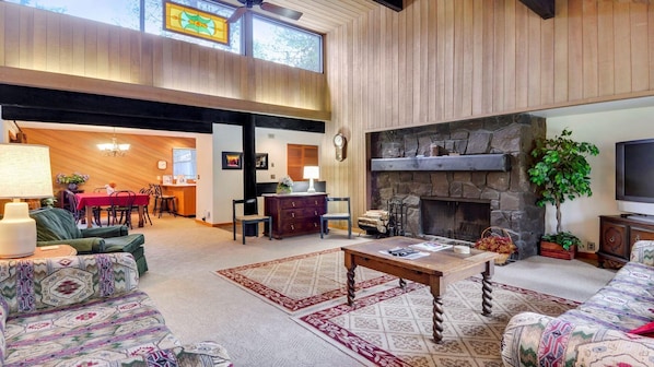 Condo, Multiple Beds (Meadow House 24) | Living area