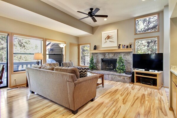 公寓客房, 1 張特大雙人床 (Ridge Condo 44) | 客廳