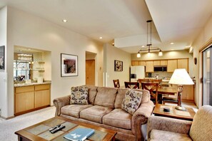 Condo, 1 cama King size (Ridge Condo 38) | Sala de estar