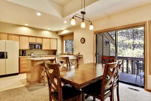 Condo, 1 King Bed (Ridge Condo 38) | Private kitchen - Ridge Condo 38 (Bend)